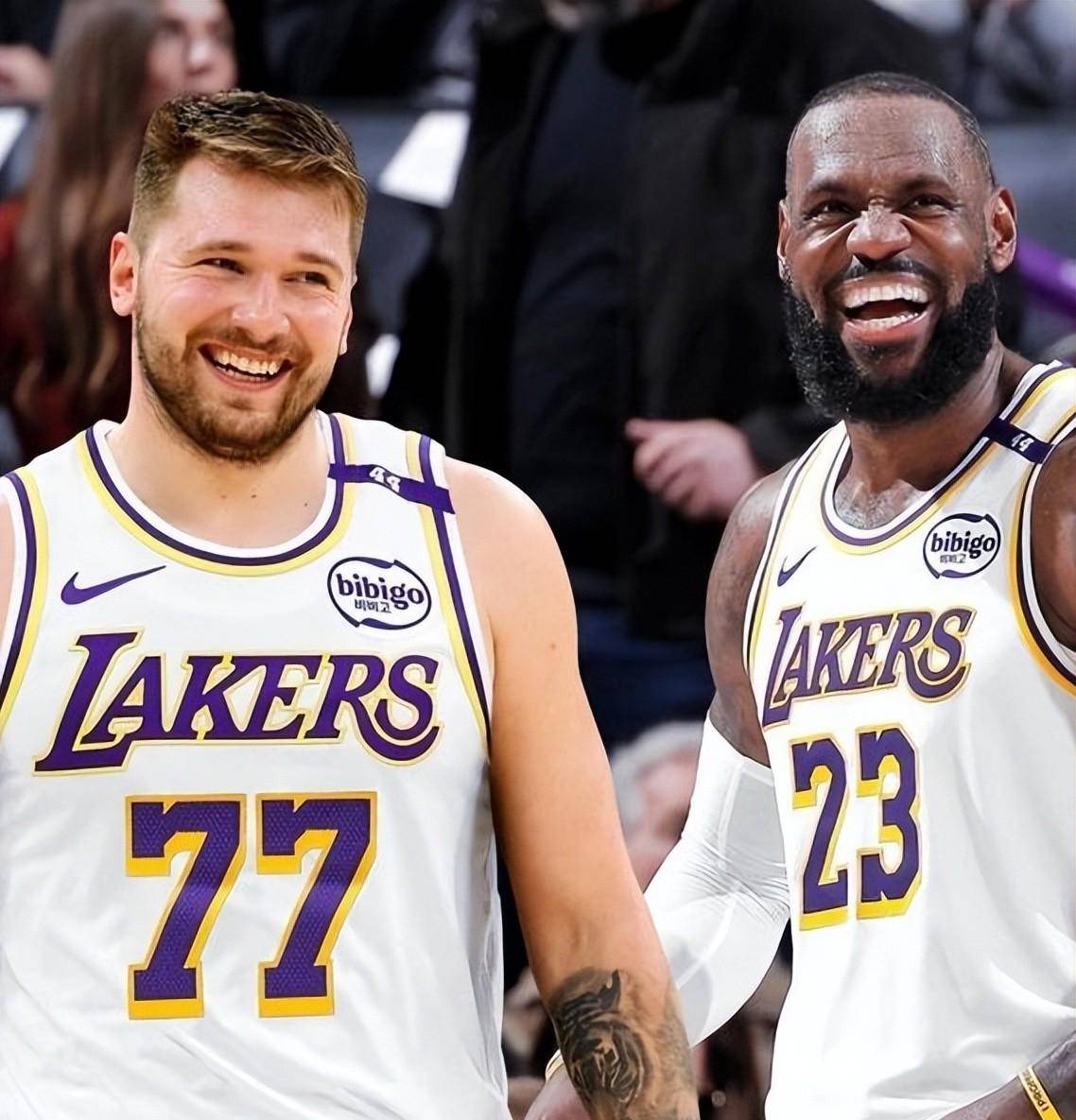 爱游戏中文版-海港技术犯规送分，詹姆斯主帅怒摔战术板！的简单介绍