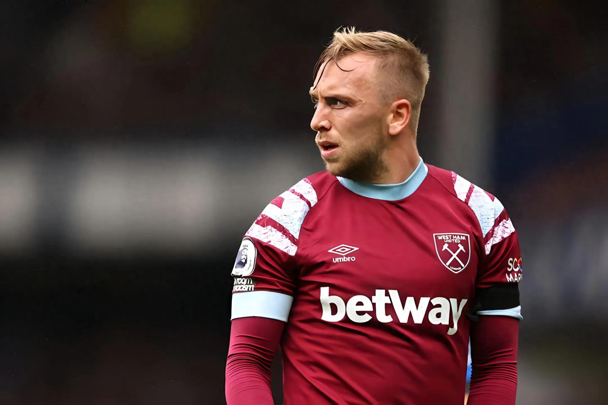 爱游戏体验-集结日突围战来临，西汉姆围绕德国杯造点机会，目标明确，身体对抗强度拉满的简单介绍